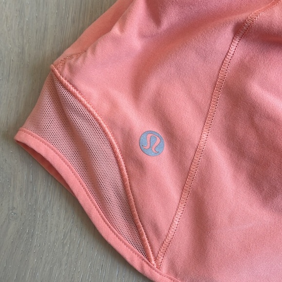 LIGHT CORAL HOTTY HOT SHORT LULULEMON - Picture 3 of 4
